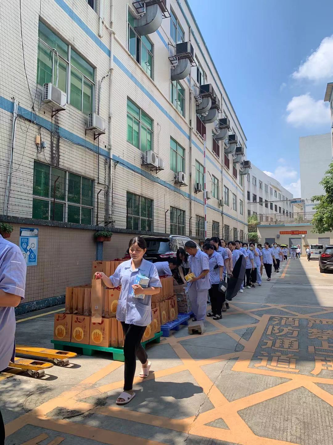 午夜成人在线观看化妝用品（深圳）有限公司預祝大家度過一個平安祥和、喜慶歡樂的中秋假期！