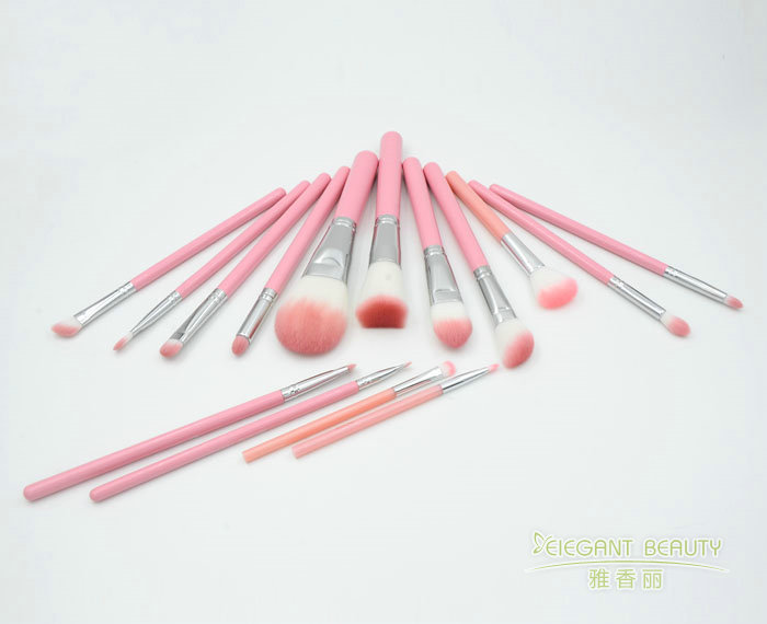 針對不同化妝技巧，應如何選擇適合的午夜色情免费视频型號和大小？